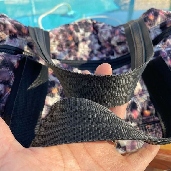 COPY - Nicole Miller City Life Leopard Print Medium Weekend Travel Bag - Picture 4 of 12